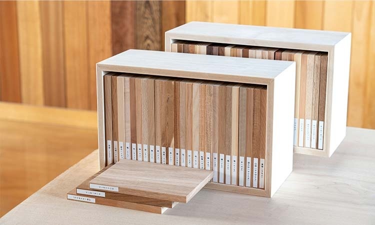 桐箱に入った木材見本「森の文庫本」