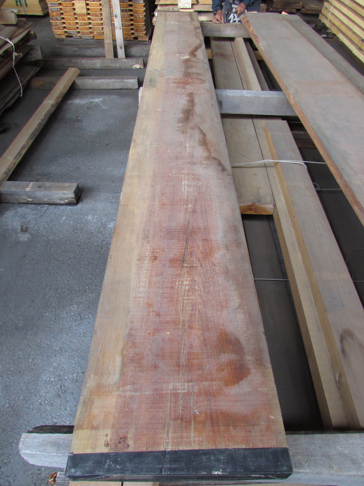 アカマツ 赤松 1810mm × 700mm × 39mm 無垢材 一枚板 テーブル 、 カウンター 天板 、 DIY 向き - 2