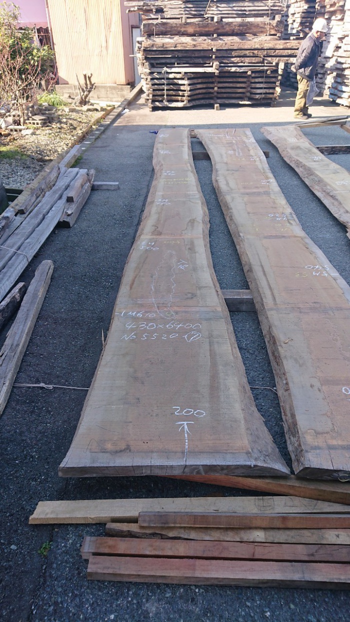 真樺(マカバ) 一枚板