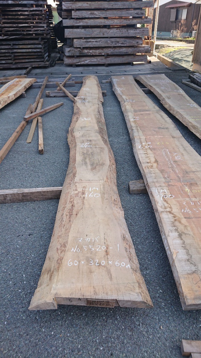 真樺（マカバ） 一枚板