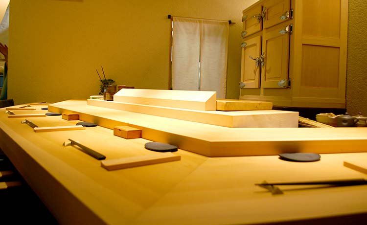 寿司カウンター向きの木材