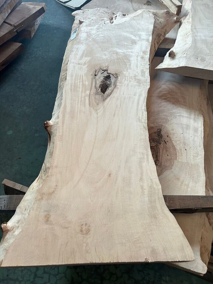 栃（トチ）一枚板