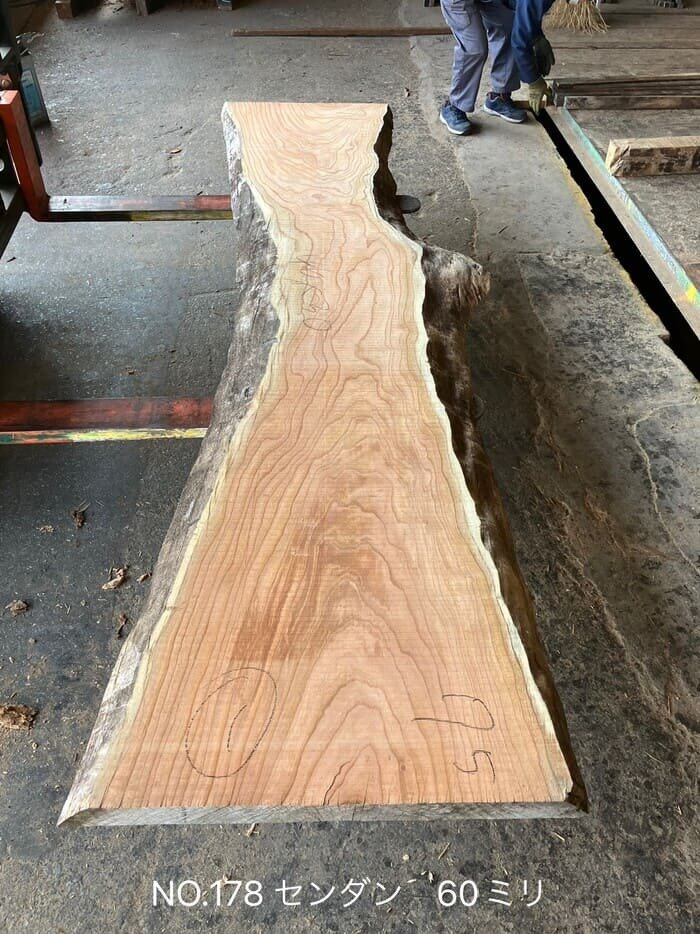 栴檀（センダン）　一枚板