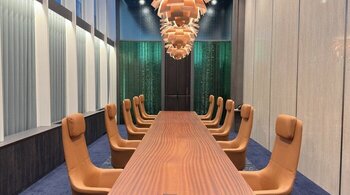 サペリ　会議室テーブル