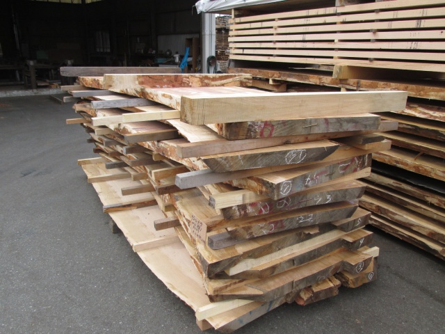 楢（ナラ）　無垢材