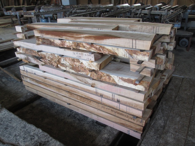 楢（ナラ）　無垢材