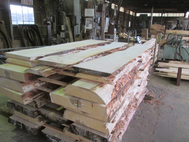 沢胡桃（サワグルミ）　無垢材