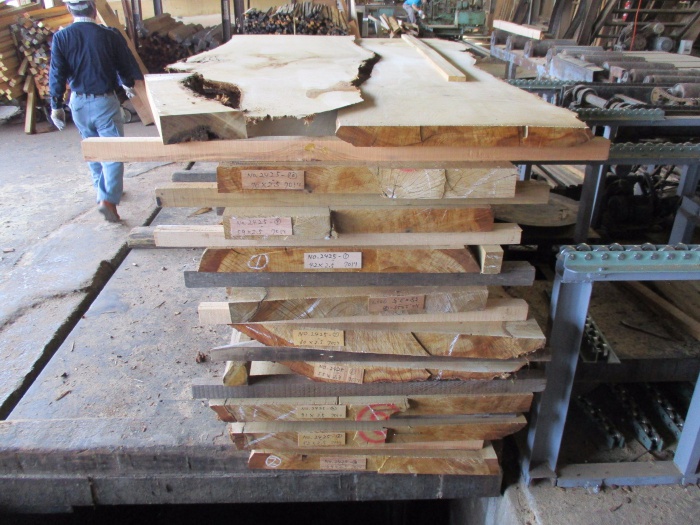 楢（ナラ）　無垢材