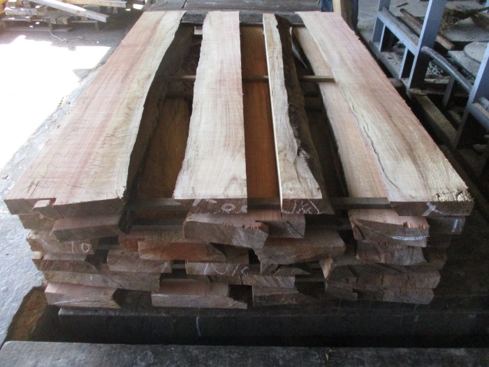 肉桂（ニッケ）　無垢材