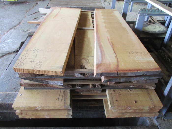 欅（ケヤキ）　無垢材