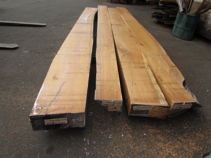 欅（ケヤキ）　無垢材