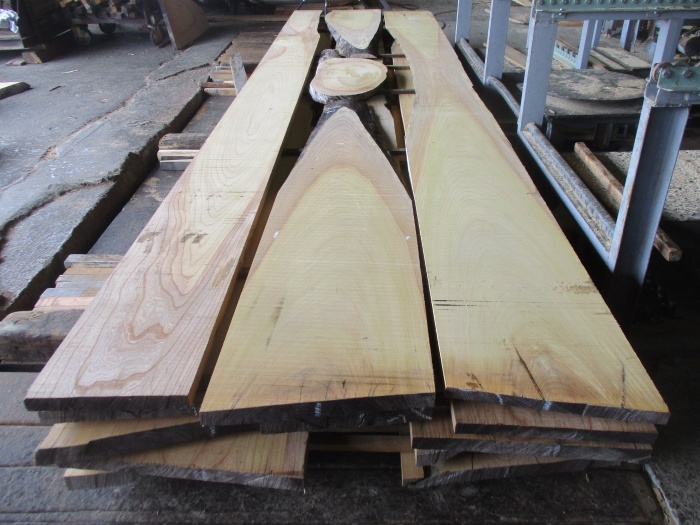 欅（ケヤキ）　無垢材