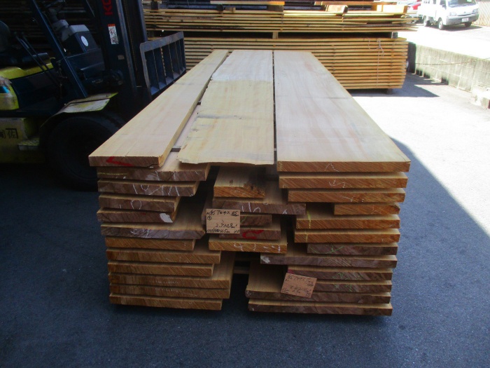 アガチス　無垢材