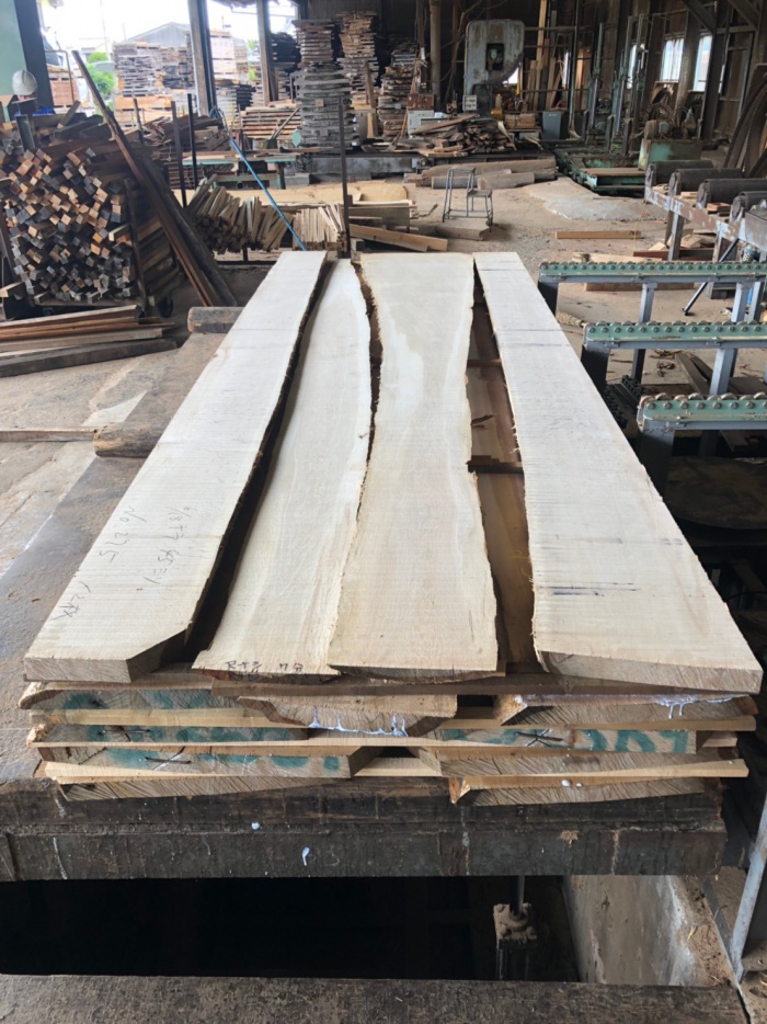 楢（ナラ）　無垢材