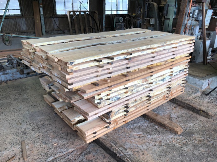 栴檀（センダン）　無垢材