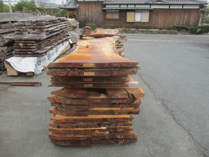 バストーンウォールナット　無垢材