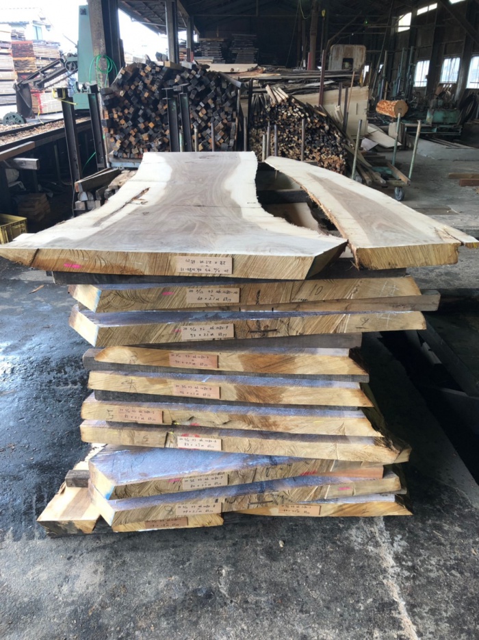 楢（ナラ）　無垢材