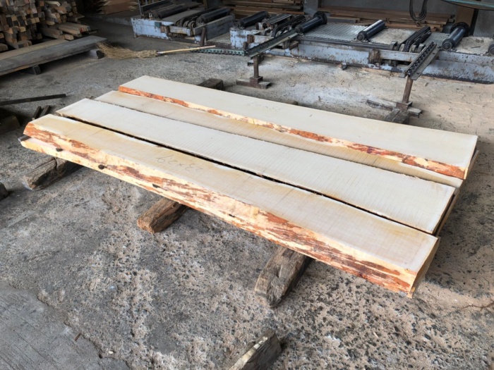 榛の木（ハンノキ）　無垢材