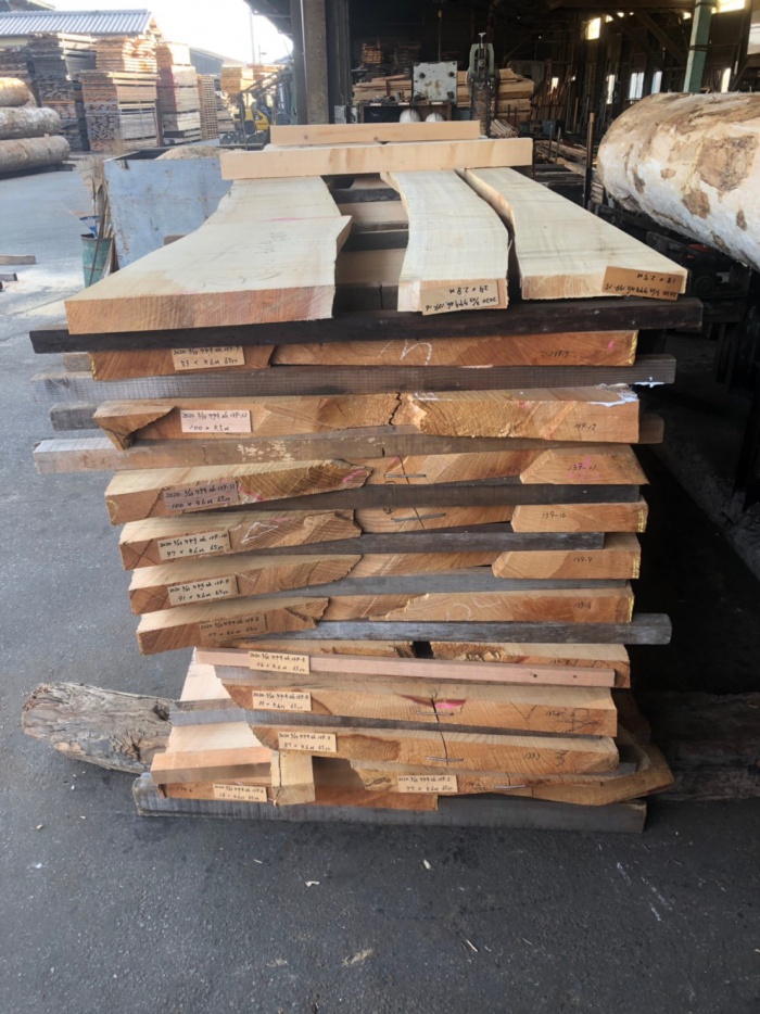 欅（ケヤキ）　無垢材