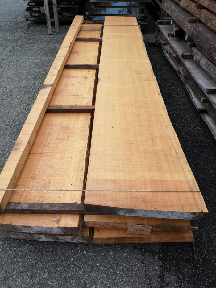 スプルース　無垢材