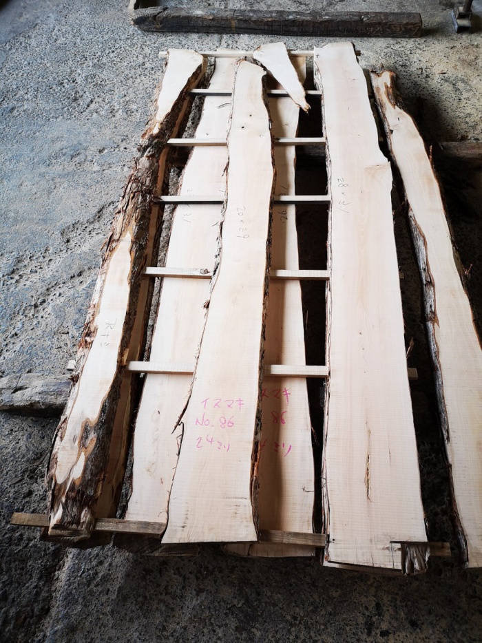 犬槇（イヌマキ）　無垢材