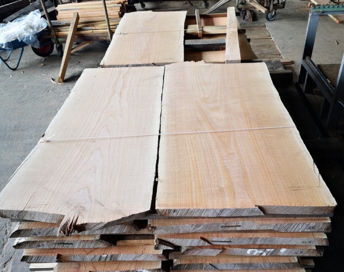 栴檀（センダン）　無垢材