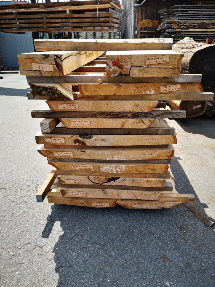 楢（ナラ）　無垢材