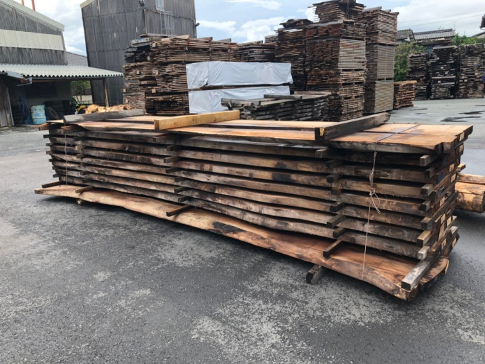 ウォールナット　無垢材