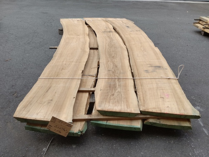 オリーブ　無垢材