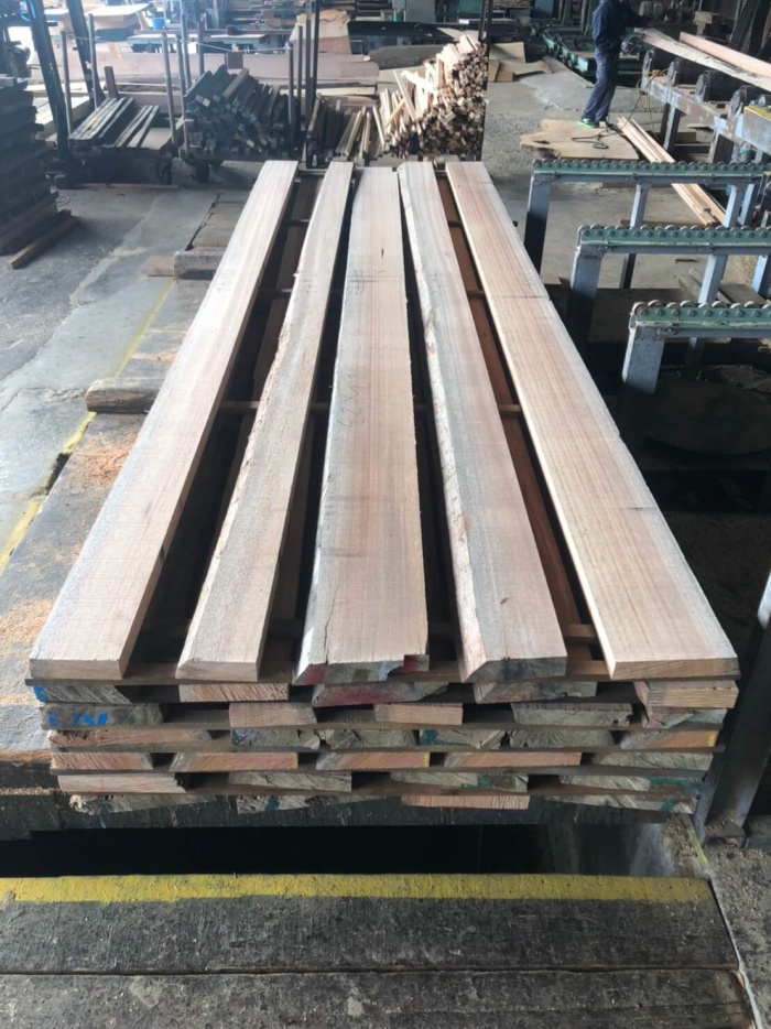 レッドメランティ　無垢材