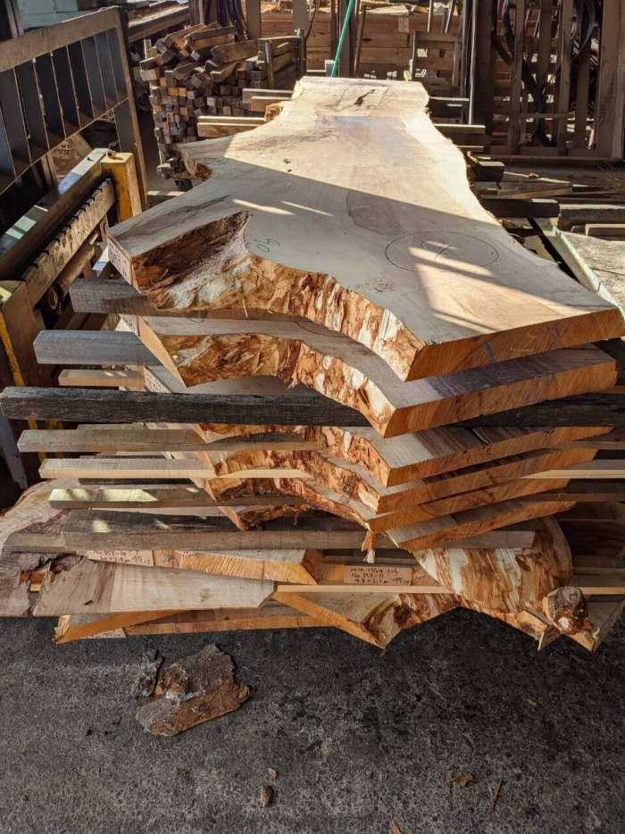 栃（トチ）　無垢材