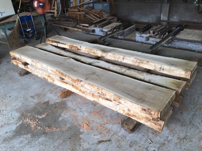 楢（ナラ）　無垢材