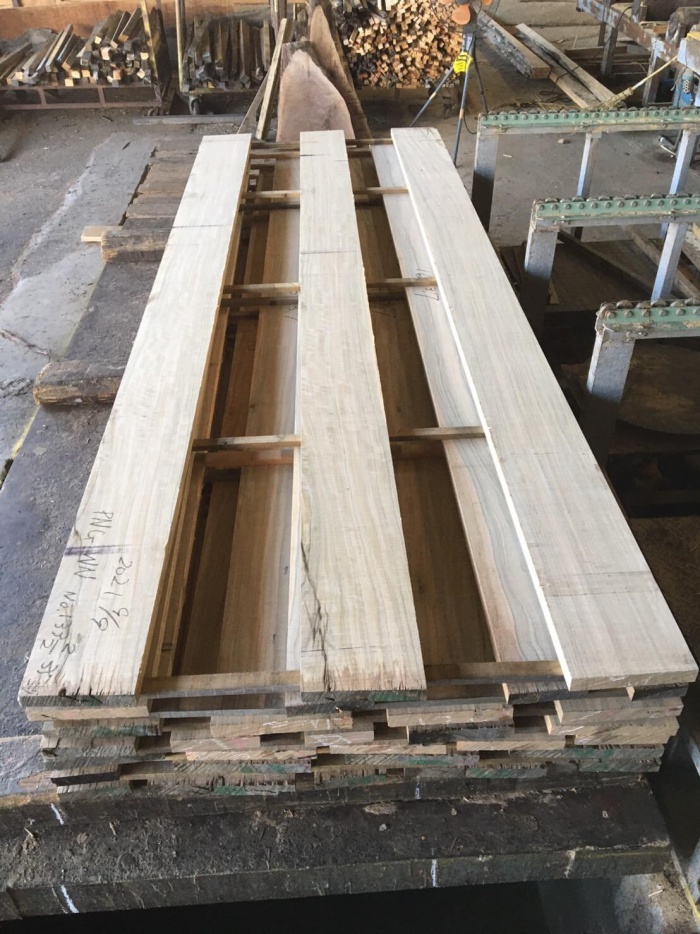 ニューギニアウォールナット　無垢材