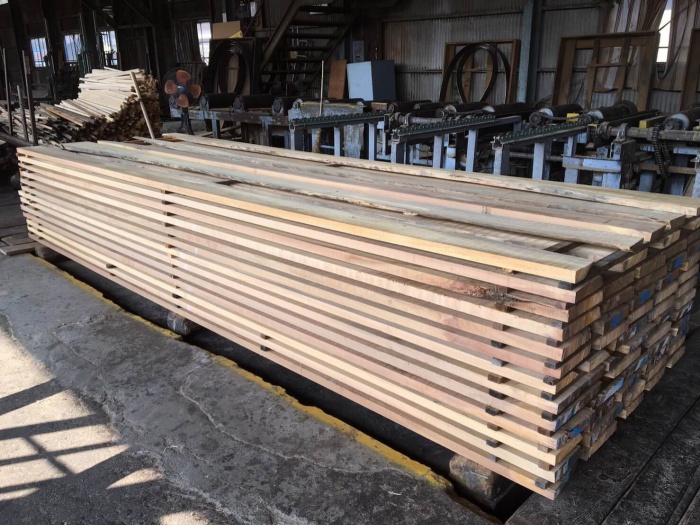 トリチャデニア　無垢材