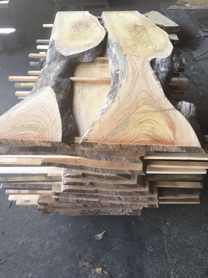 欅（ケヤキ）　無垢材