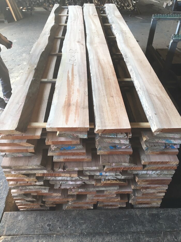 スローネアレッド　無垢材