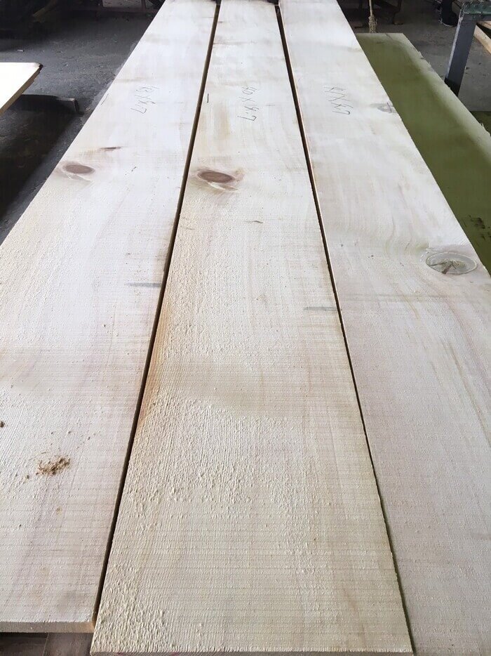 スプルース　無垢材