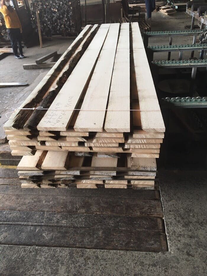 スプルース　無垢材