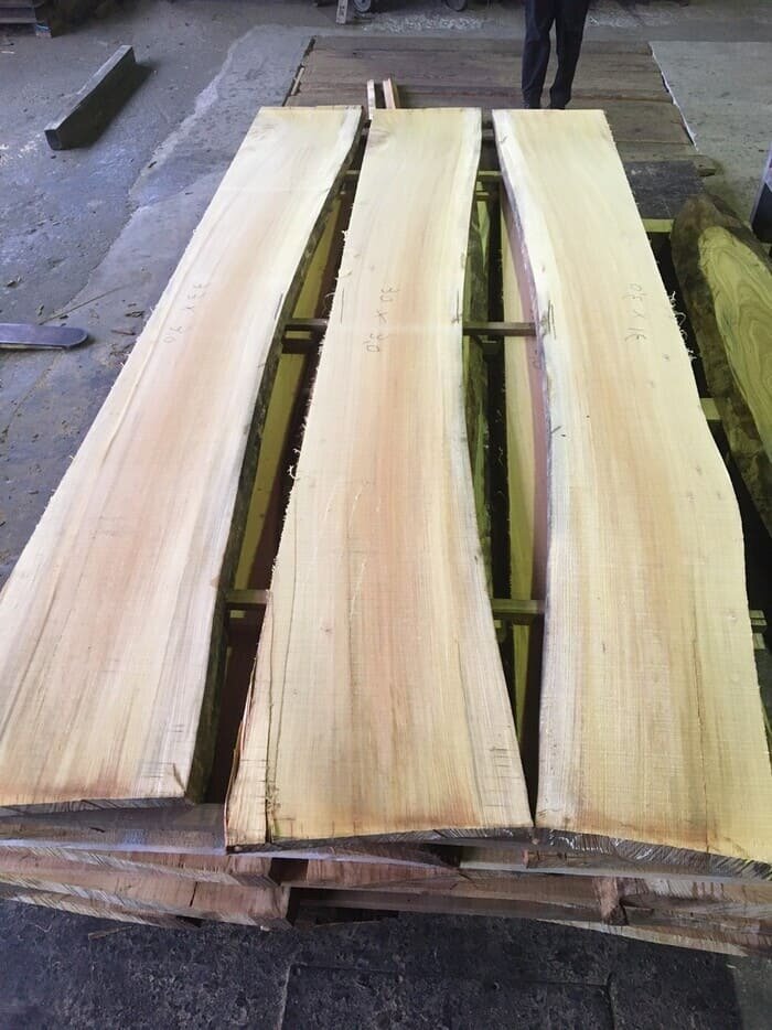 欅（ケヤキ）　無垢材