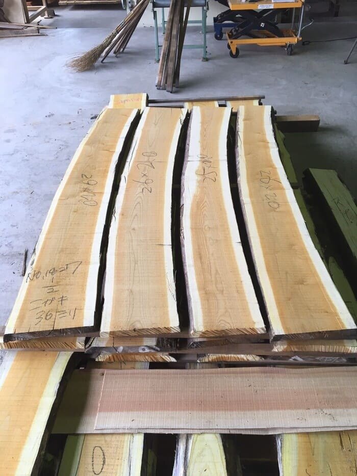 無垢材　苦木（ニガキ）