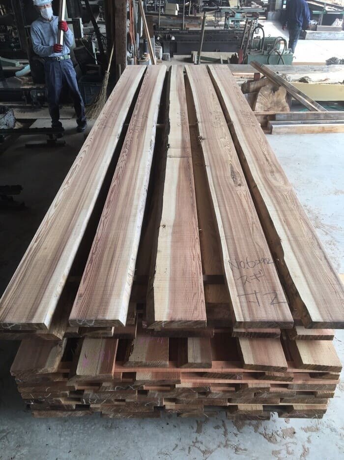 無垢材　杉（スギ）