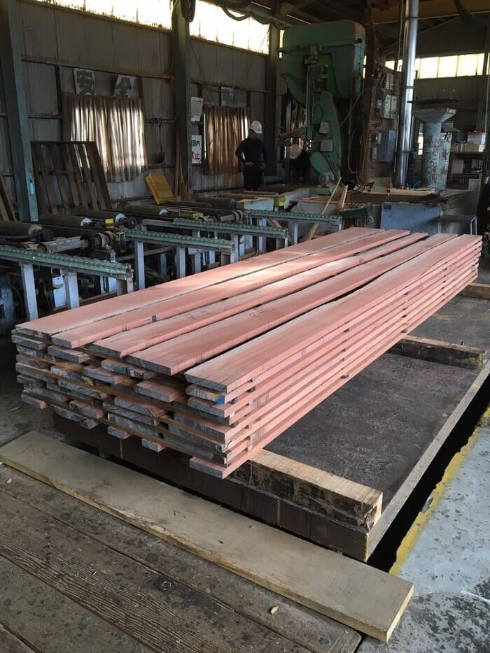 レッドメランティ　無垢材