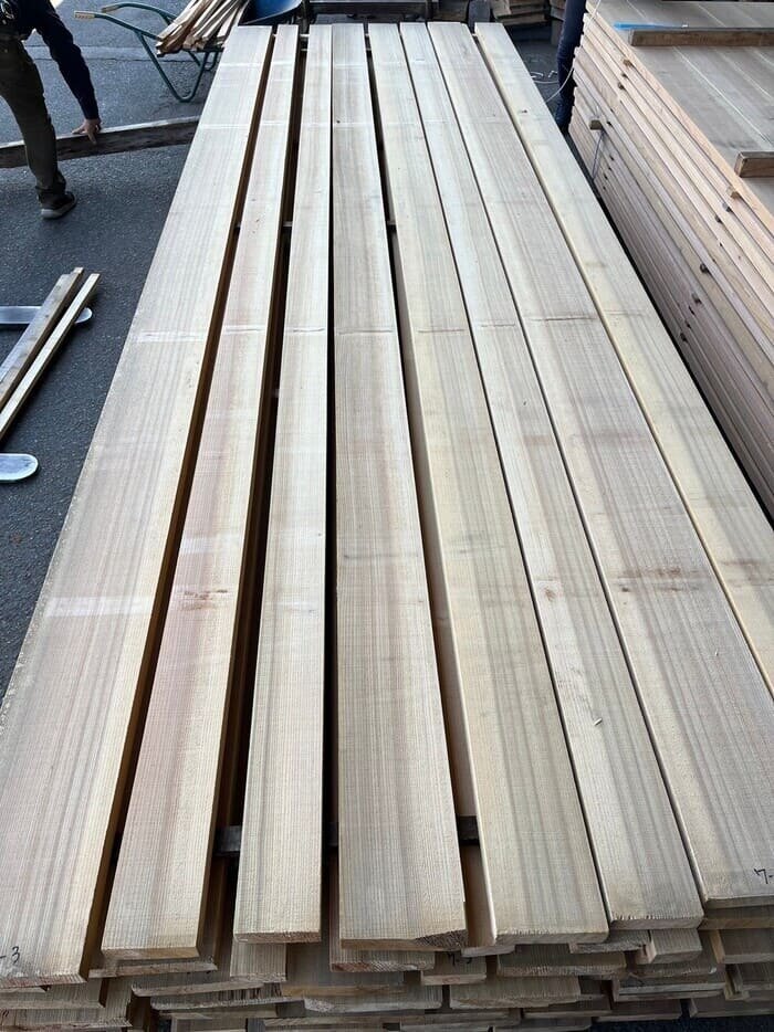 吉野杉（ヨシノスギ）　無垢材