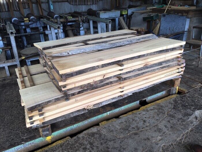 欅（ケヤキ）　無垢材