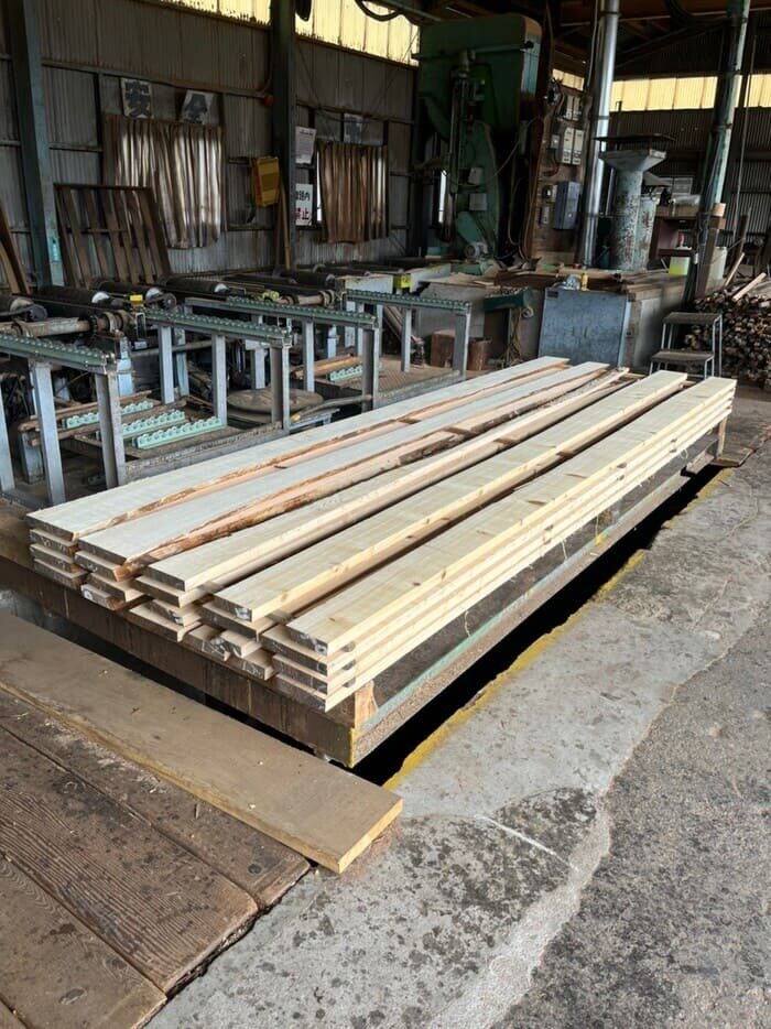 檜（ヒノキ）　無垢材