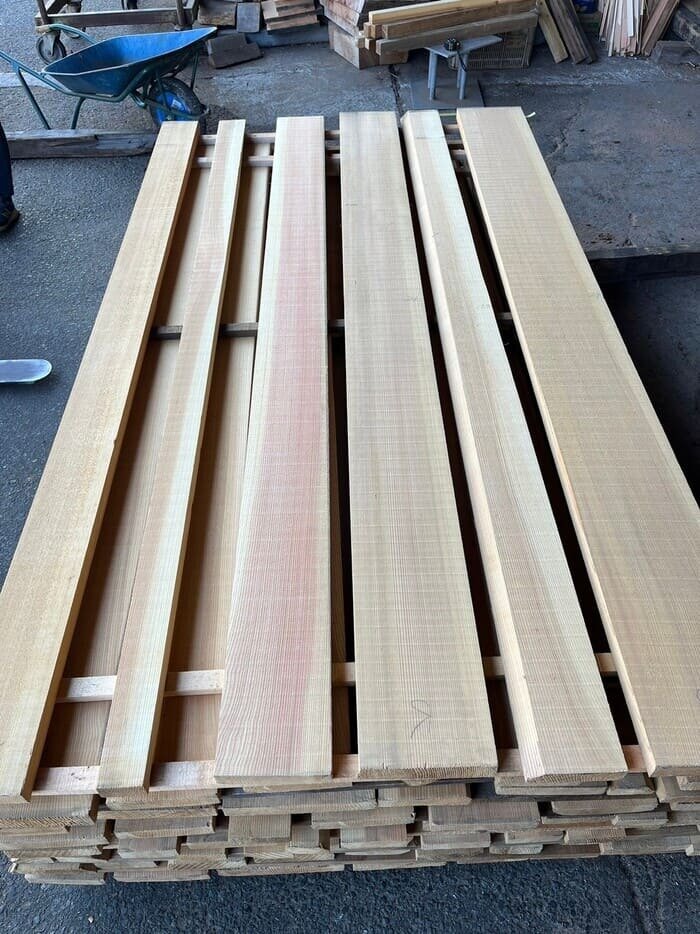 吉野杉（ヨシノスギ）　無垢材