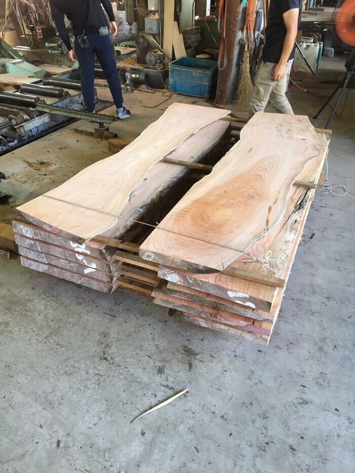 栴檀（センダン）　無垢材