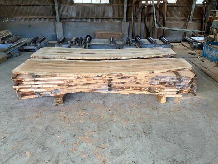 山桜（ヤマザクラ）　無垢材