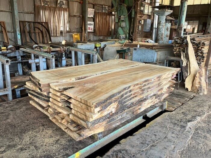 山桜（ヤマザクラ）　無垢材