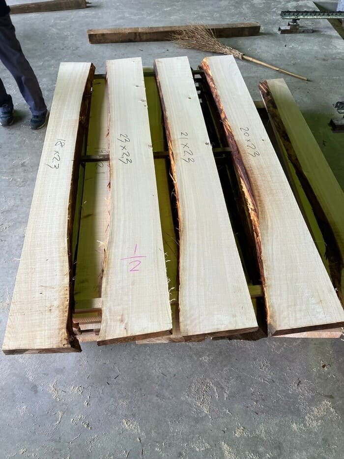 檜（ヒノキ）　無垢材